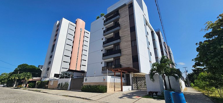 Belo apê 2Q c/ piscina a 200m do mar - Intermares
