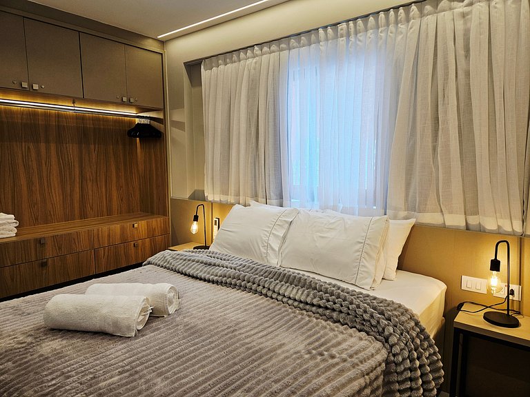 NOVO e Impecável • 1 Quarto • pertinho do LETREIRO