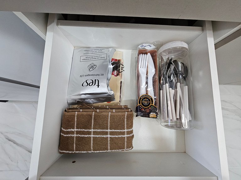 Intermares: flat NOVO p/3, garagem e PISCINA