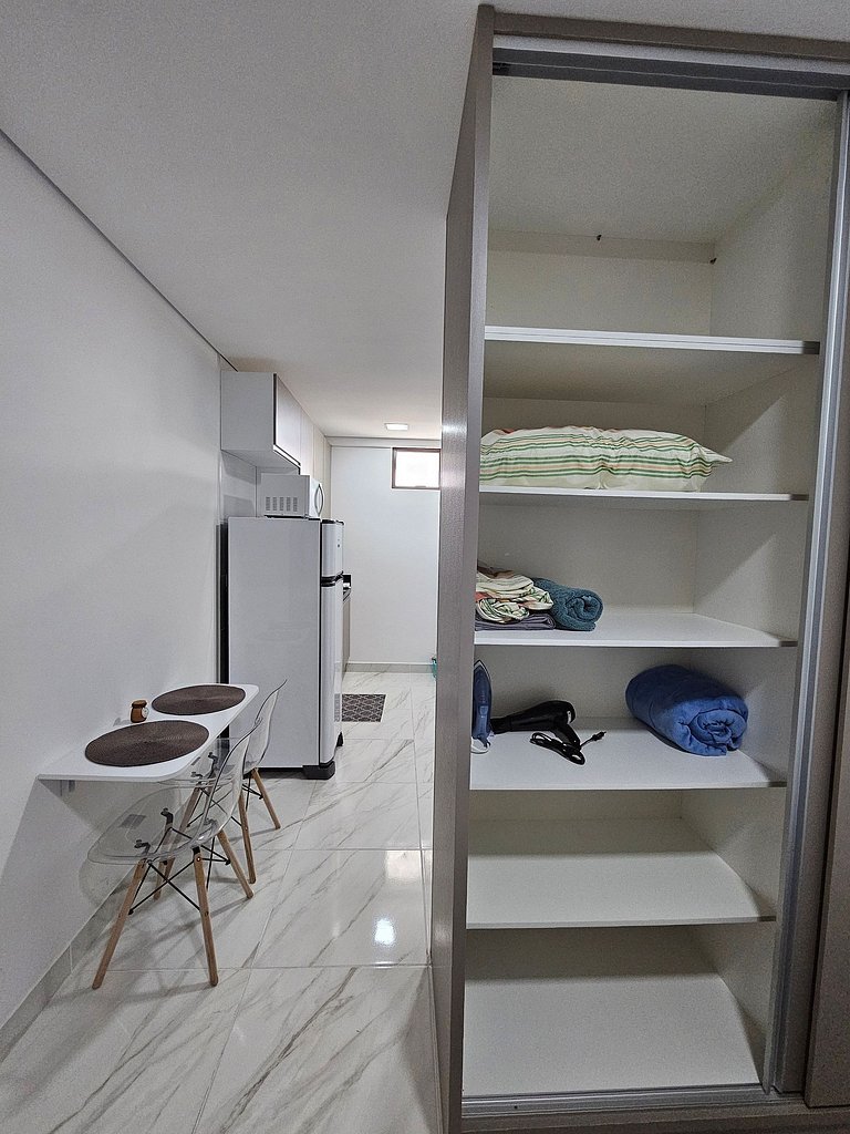 Intermares: flat NOVO p/3, garagem e PISCINA