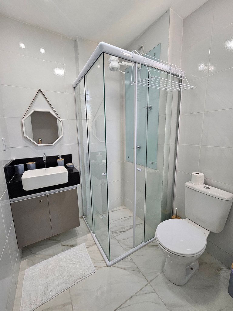 Intermares: flat NOVO p/3, garagem e PISCINA