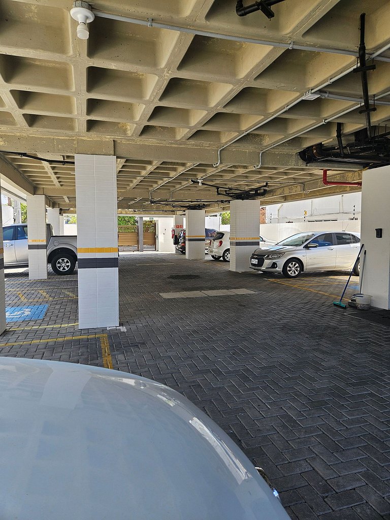 Intermares: flat NOVO p/3, garagem e PISCINA