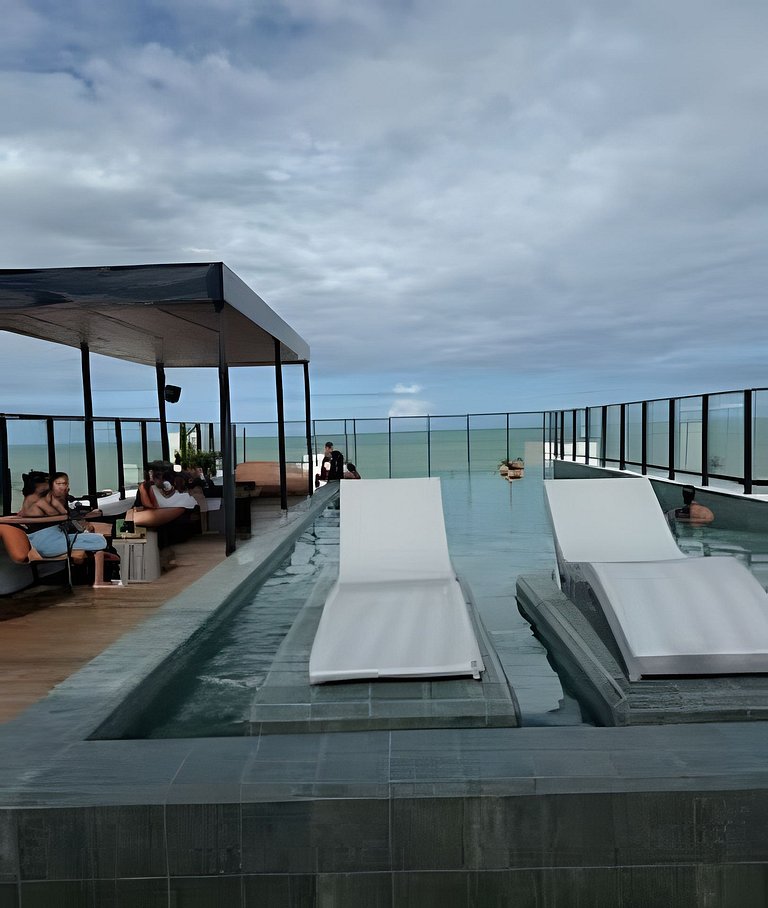 LINDA Suíte no GET ONE com piscina vista mar
