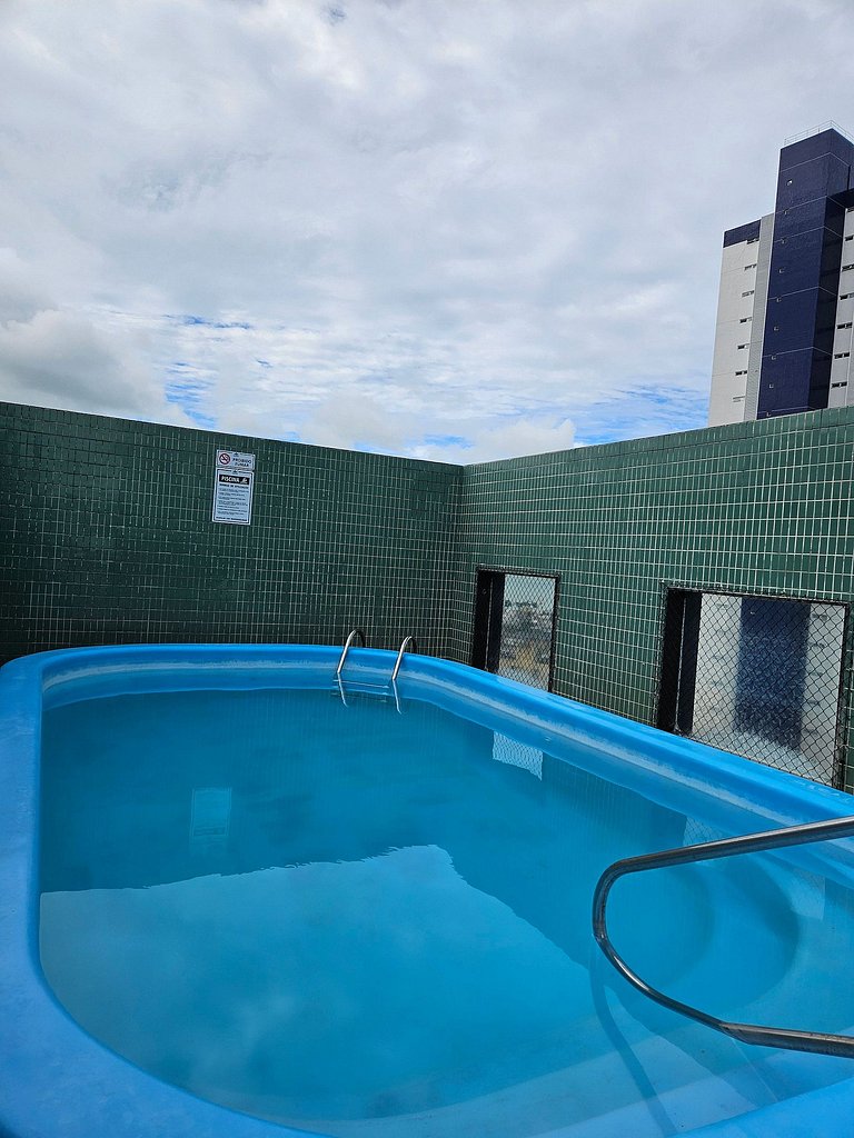 ACONCHEGANTE em Tambaú, piscina, garagem FIXA e completo!